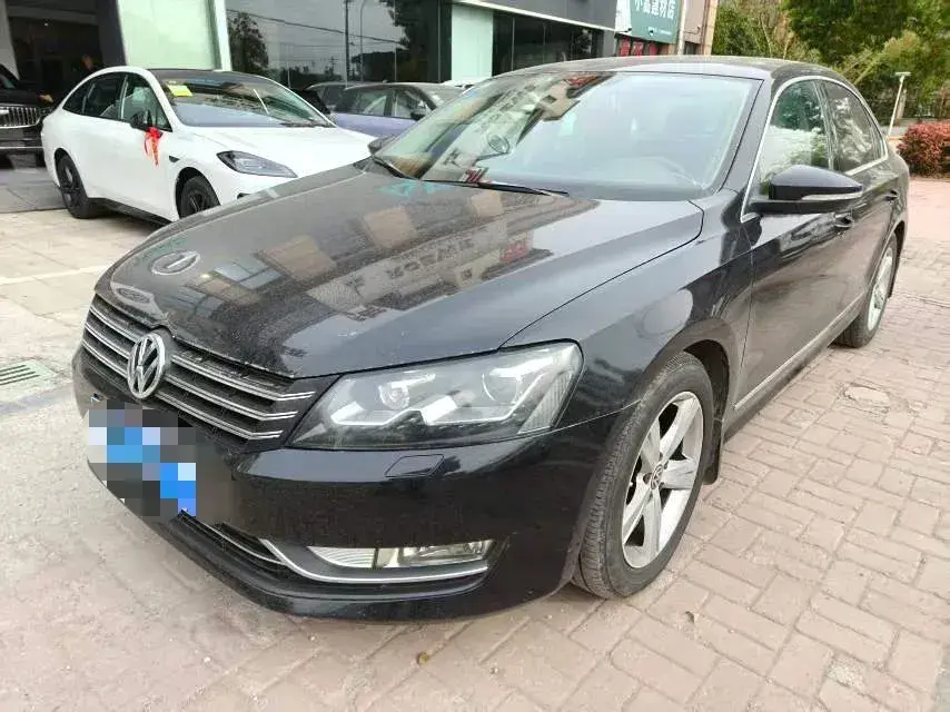 2011 Volkswagen Passat 2.0T 200HP L4 6DCT