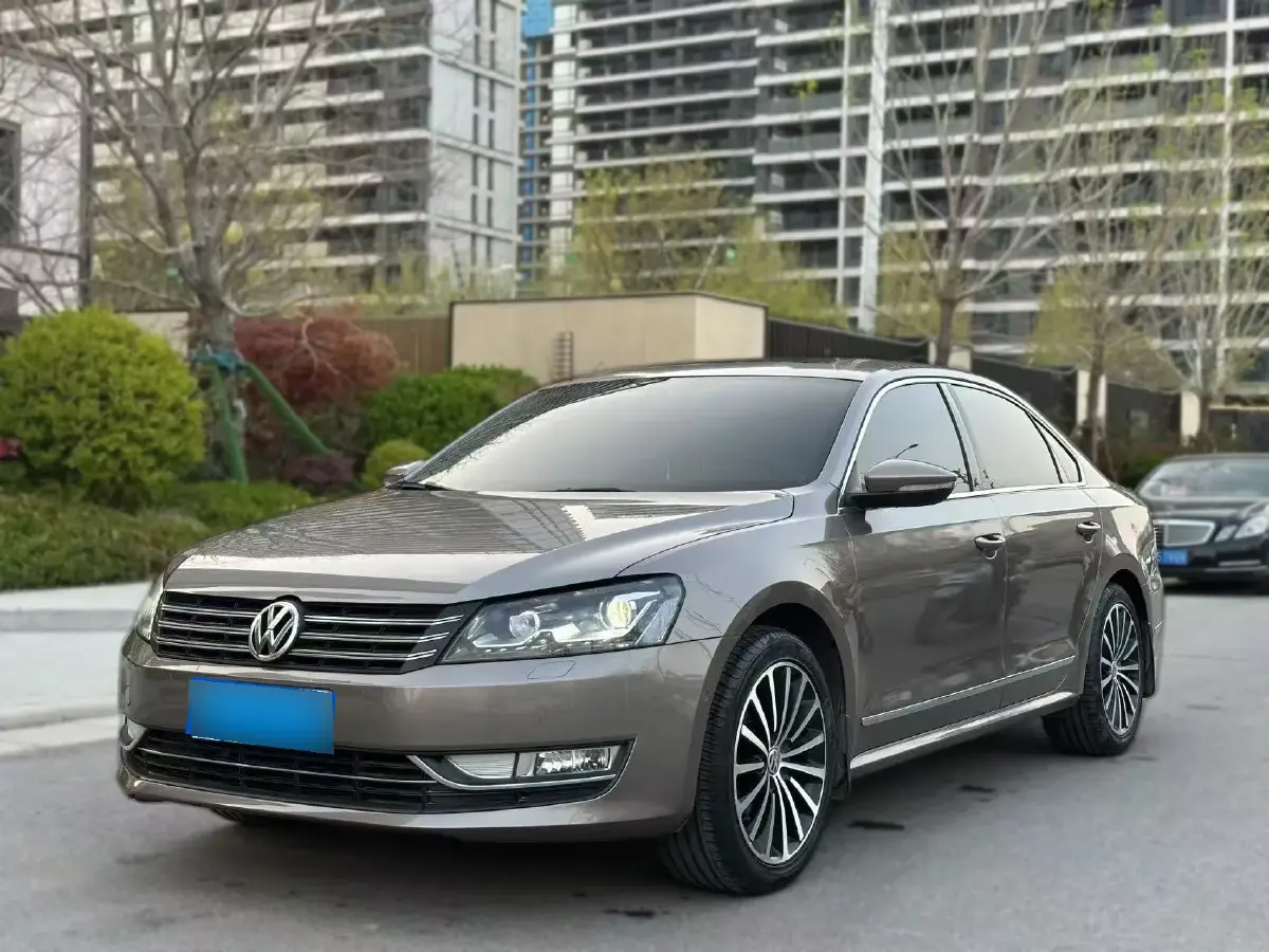 2014 Volkswagen Passat 2.0T 200HP L4 6DCT