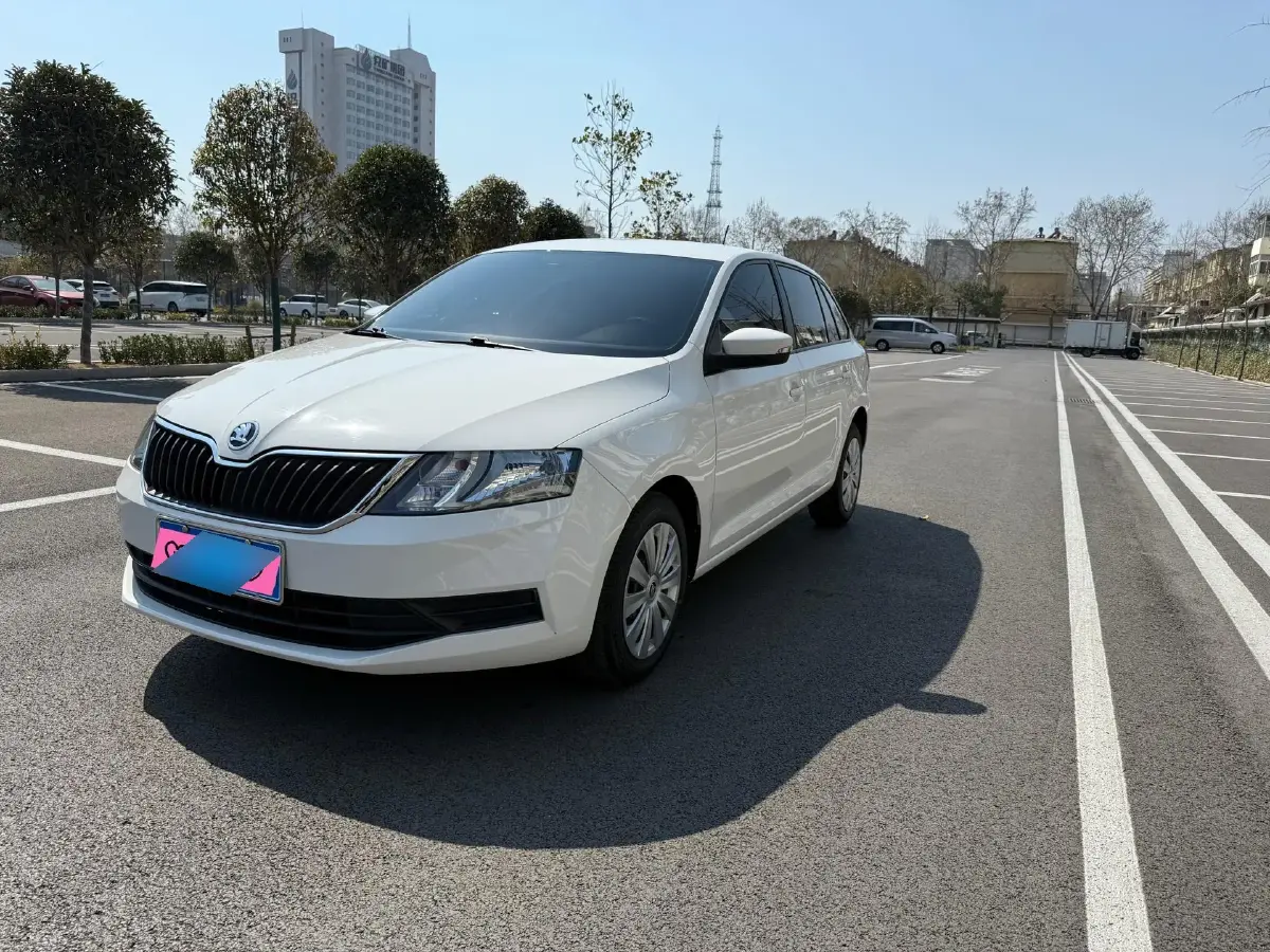 2018 Skoda Rapid Spaceback 1.6L 110HP L4 5MT