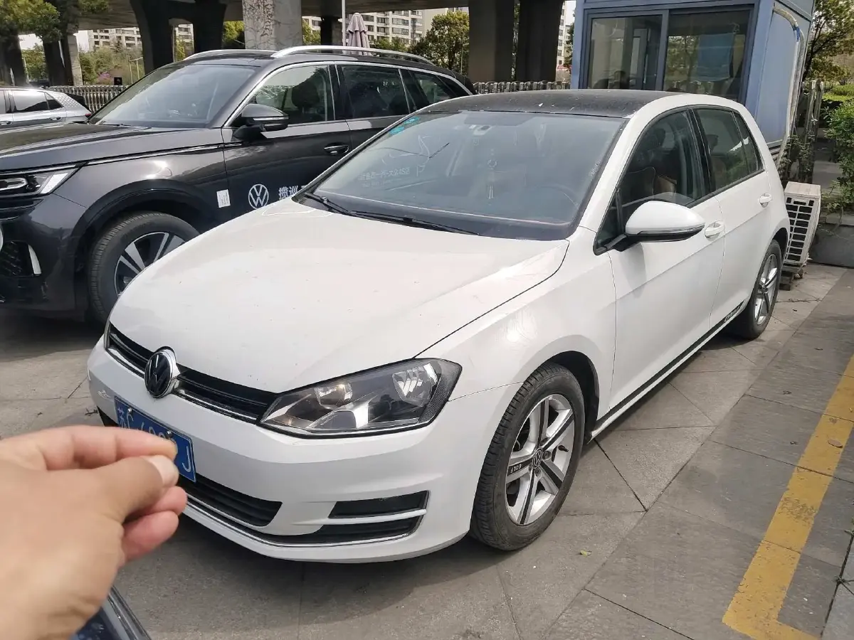2011 Volkswagen Golf 1.6L 105HP L4 5MT