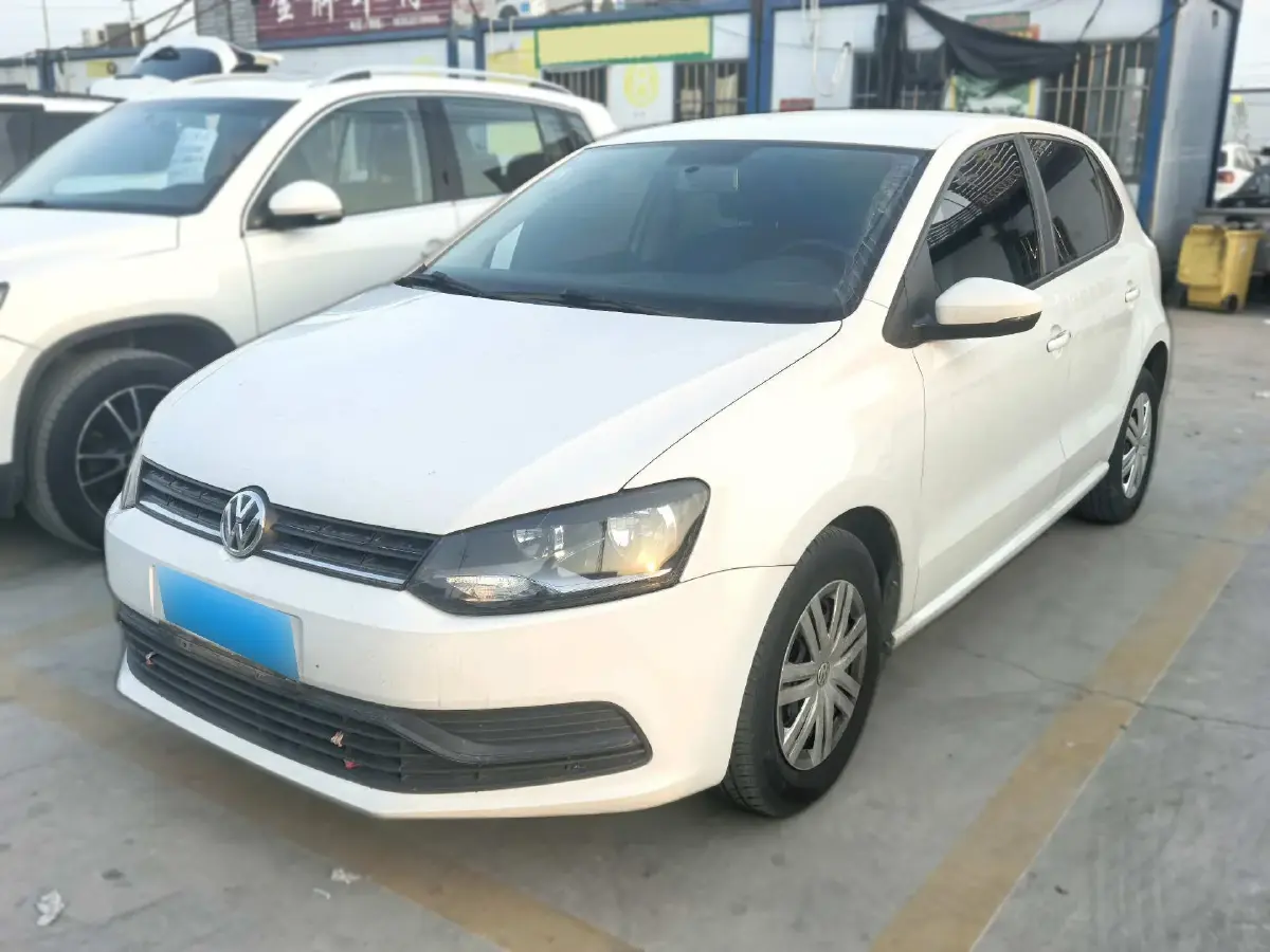 2016 Volkswagen Polo 1.4L 90HP L4 6AT