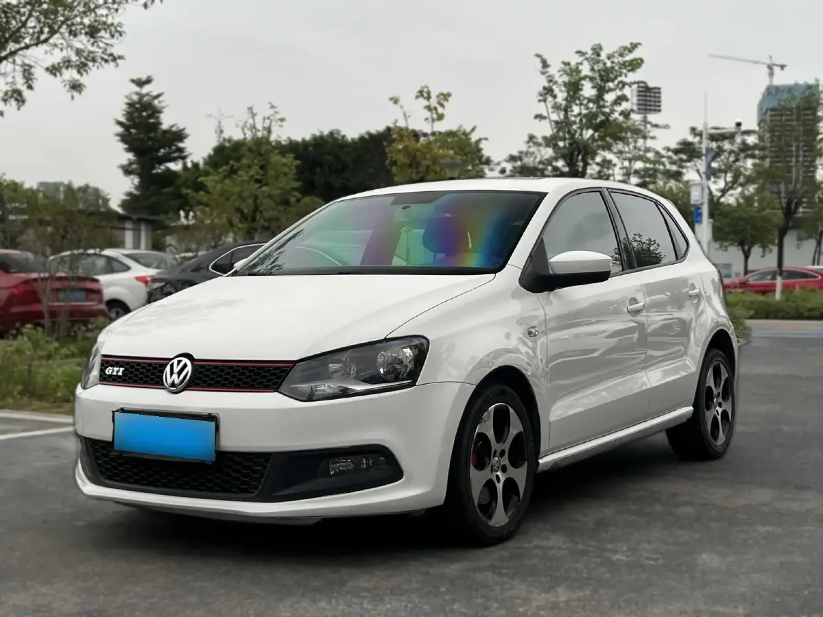 2012 Volkswagen Polo 1.4T 131HP L4 7DCT