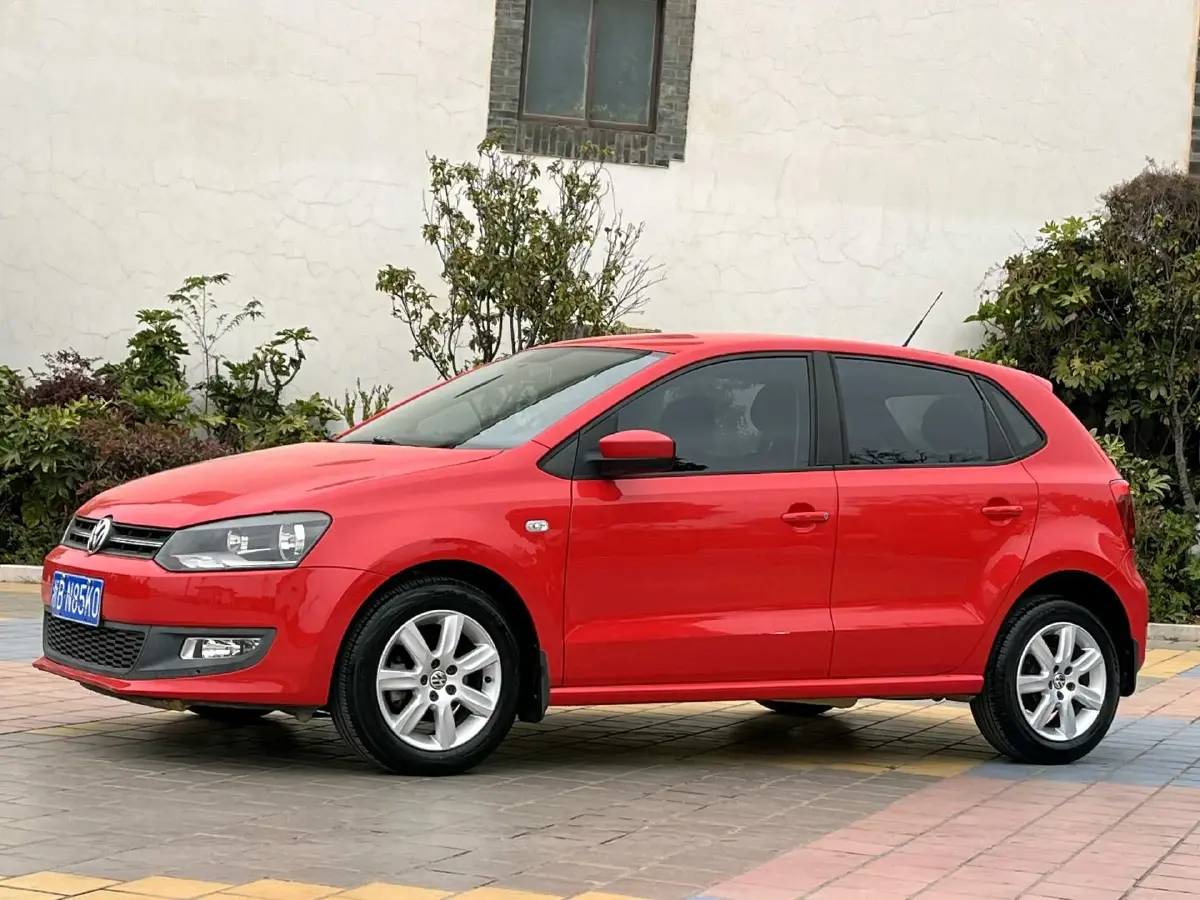 2014 Volkswagen Polo 1.4L 90HP L4 6AT