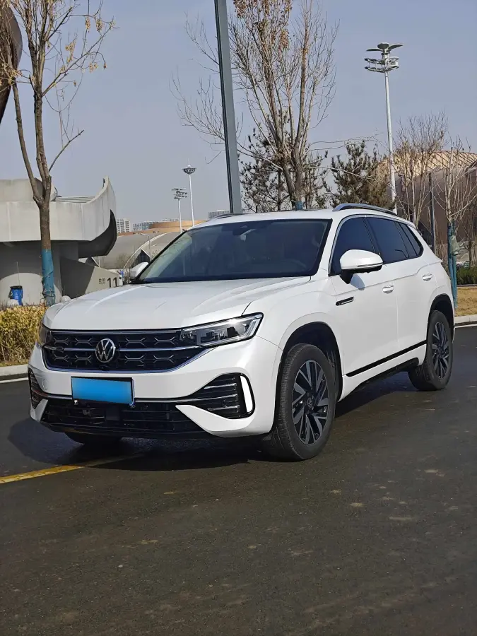 2024 Volkswagen Tayron 2.0T 220HP L4 7DCT