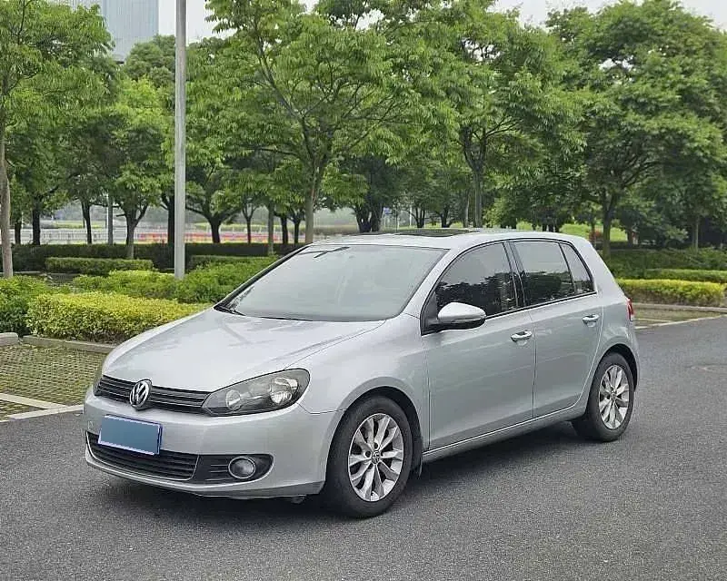 2010 Volkswagen Golf 1.6L 105HP L4 5MT