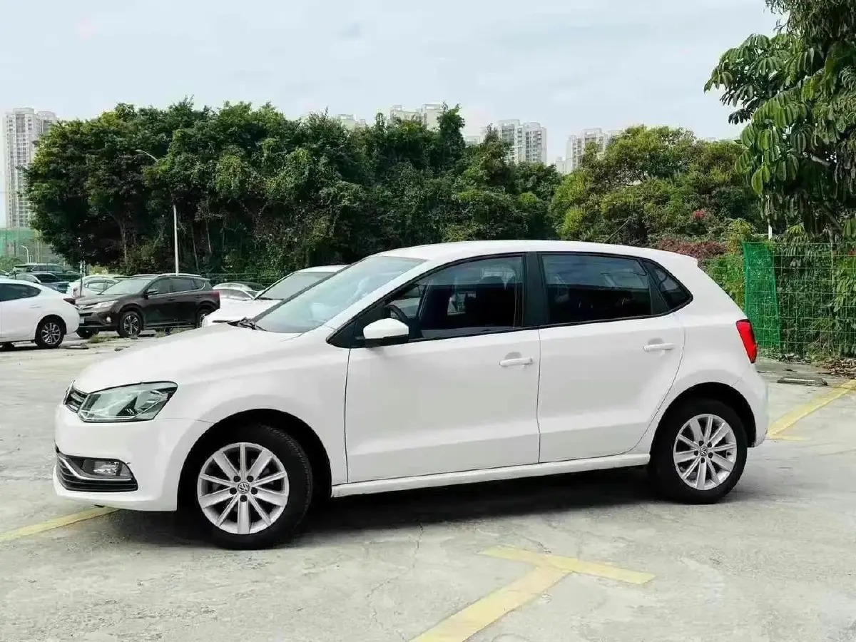 2014 Volkswagen Polo 1.6L 110HP L4 6AT