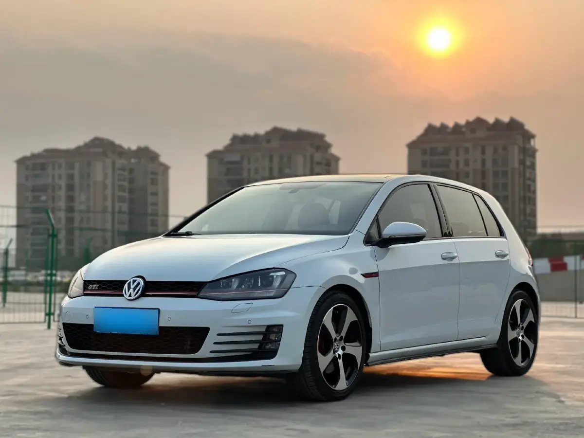 2016 Volkswagen GolfGTI 2.0T 220HP L4 7DCT