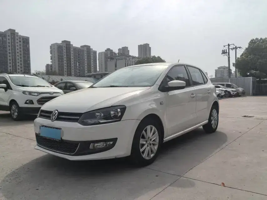 2013 Volkswagen Polo 1.6L 105HP L4 6AT