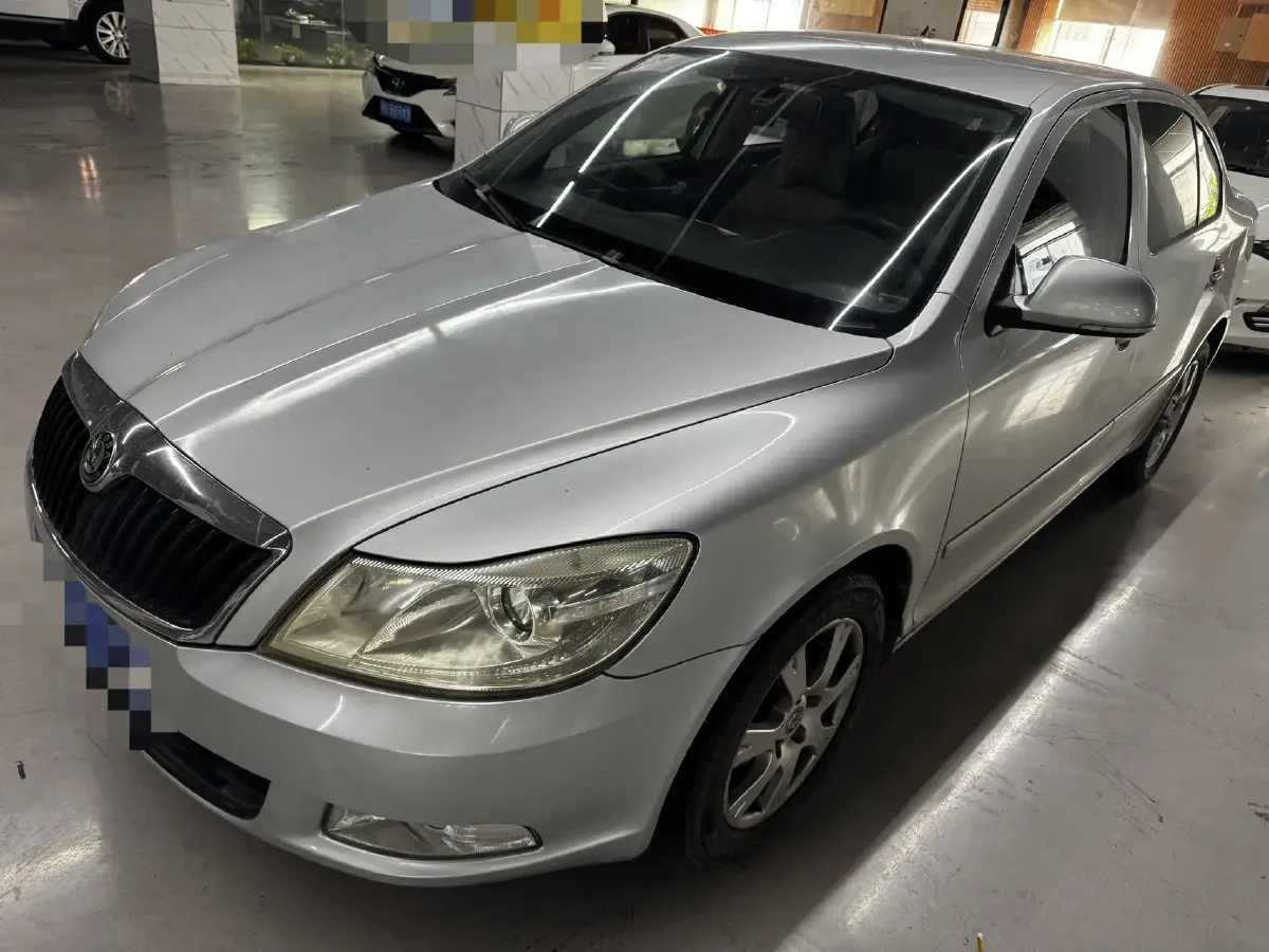 2013 Skoda Octavia 1.6L 105HP L4 5MT