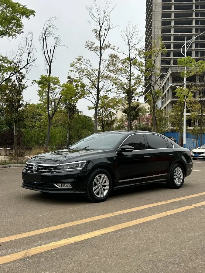 2015 Volkswagen Passat 1.8T 160HP L4 7DCT