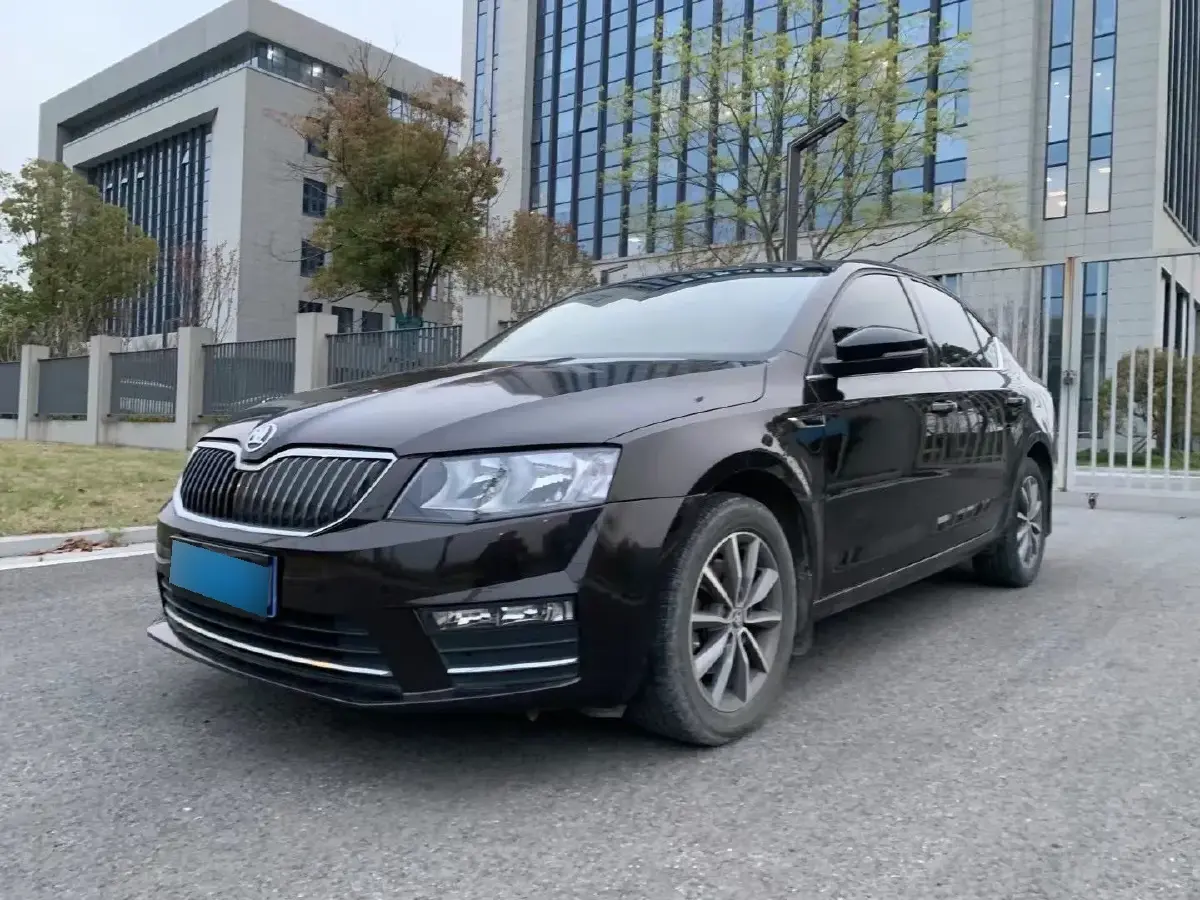 2017 Skoda Octavia 1.6L 110HP L4 6AT