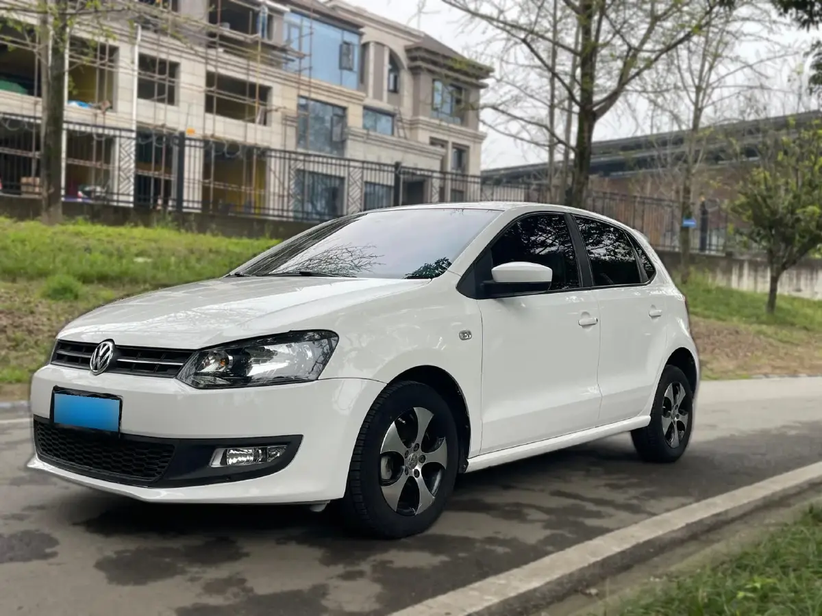 2014 Volkswagen Polo 1.6L 110HP L4 6AT