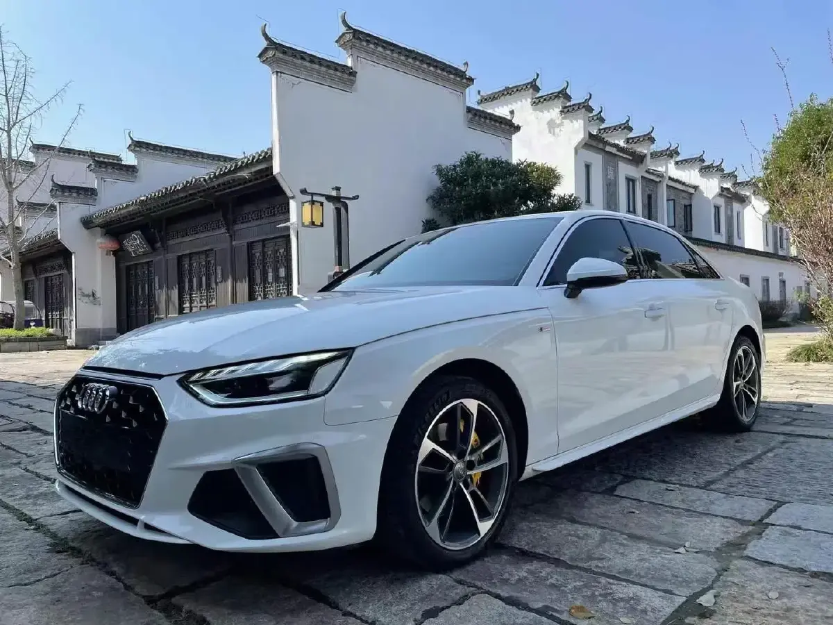 2020 Audi A4L 2.0T 150HP L4 7DCT