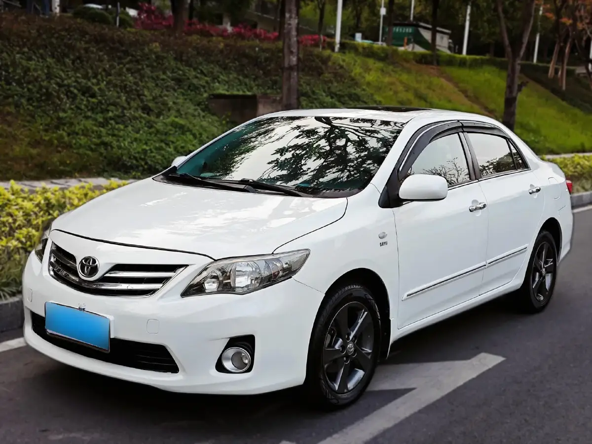 2013 Toyota Corolla 1.8L 140HP L4 CVT