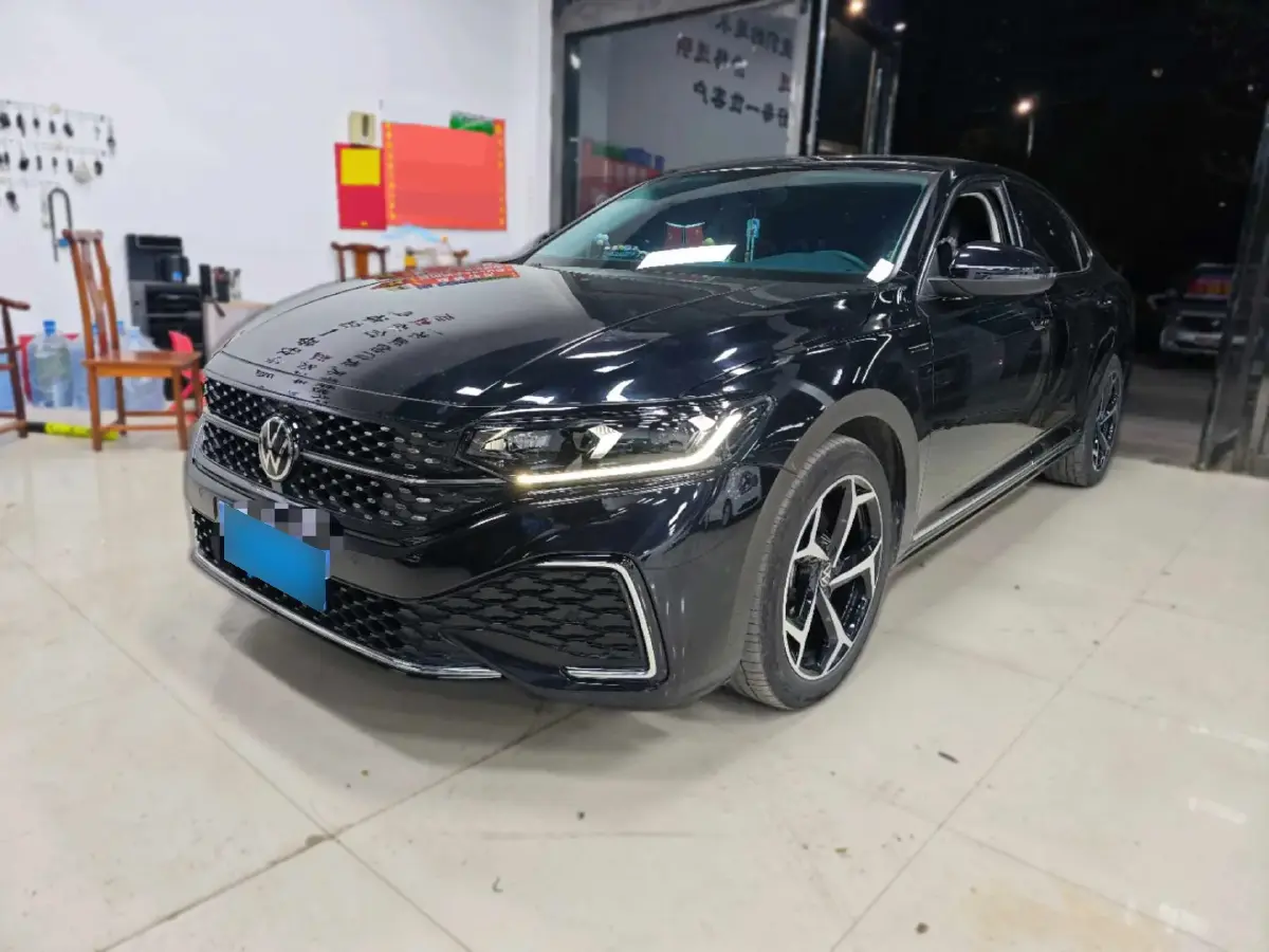2024 Volkswagen Passat 2.0T 220HP L4 7DCT