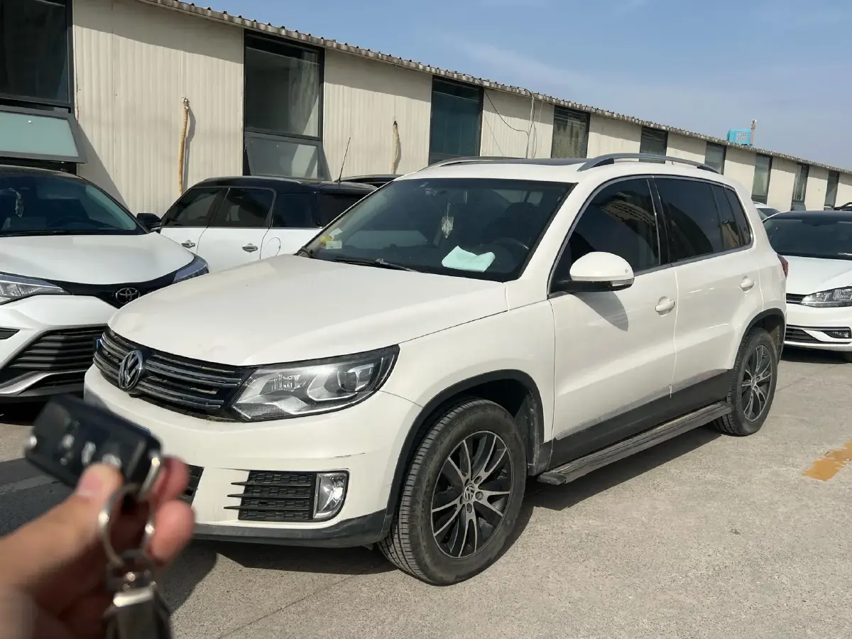 2013 Volkswagen Tiguan 2.0T 200HP L4 6AT