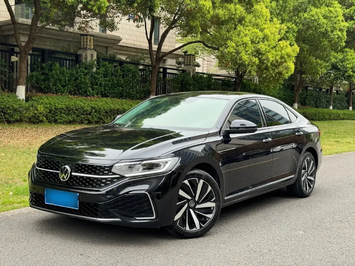 2022 Volkswagen Passat 2.0T 186HP L4 7DCT