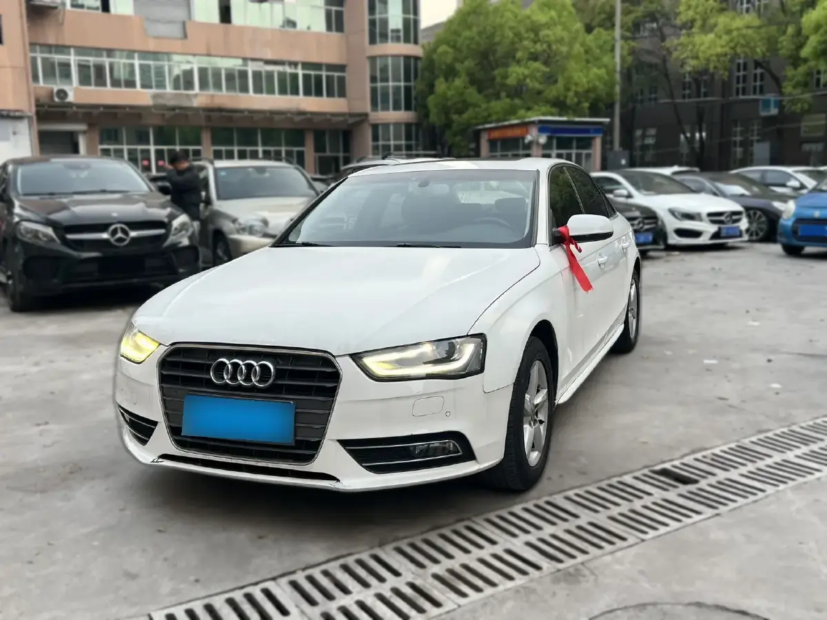 2013 Audi A4L 2.0T 180HP L4 CVT