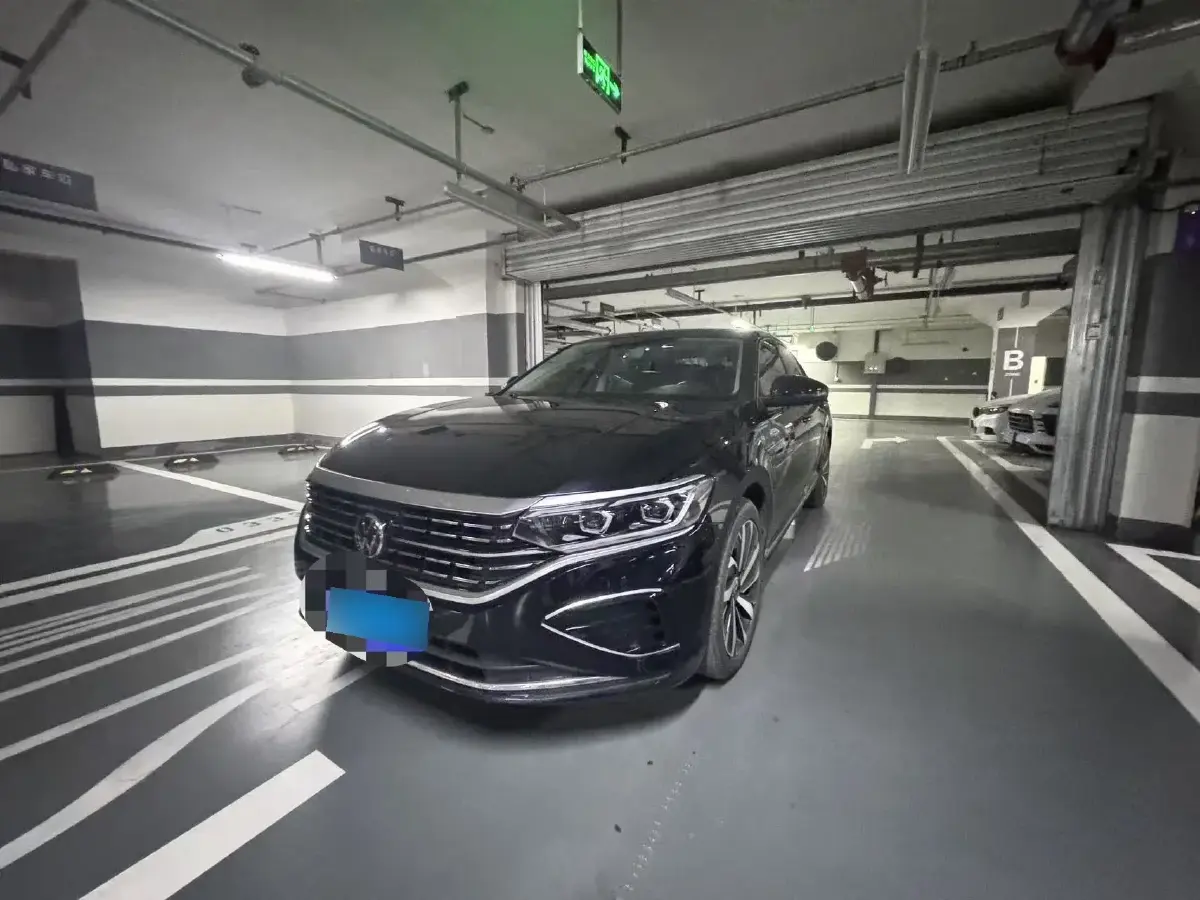 2024 Volkswagen Passat 2.0T 220HP L4 7DCT