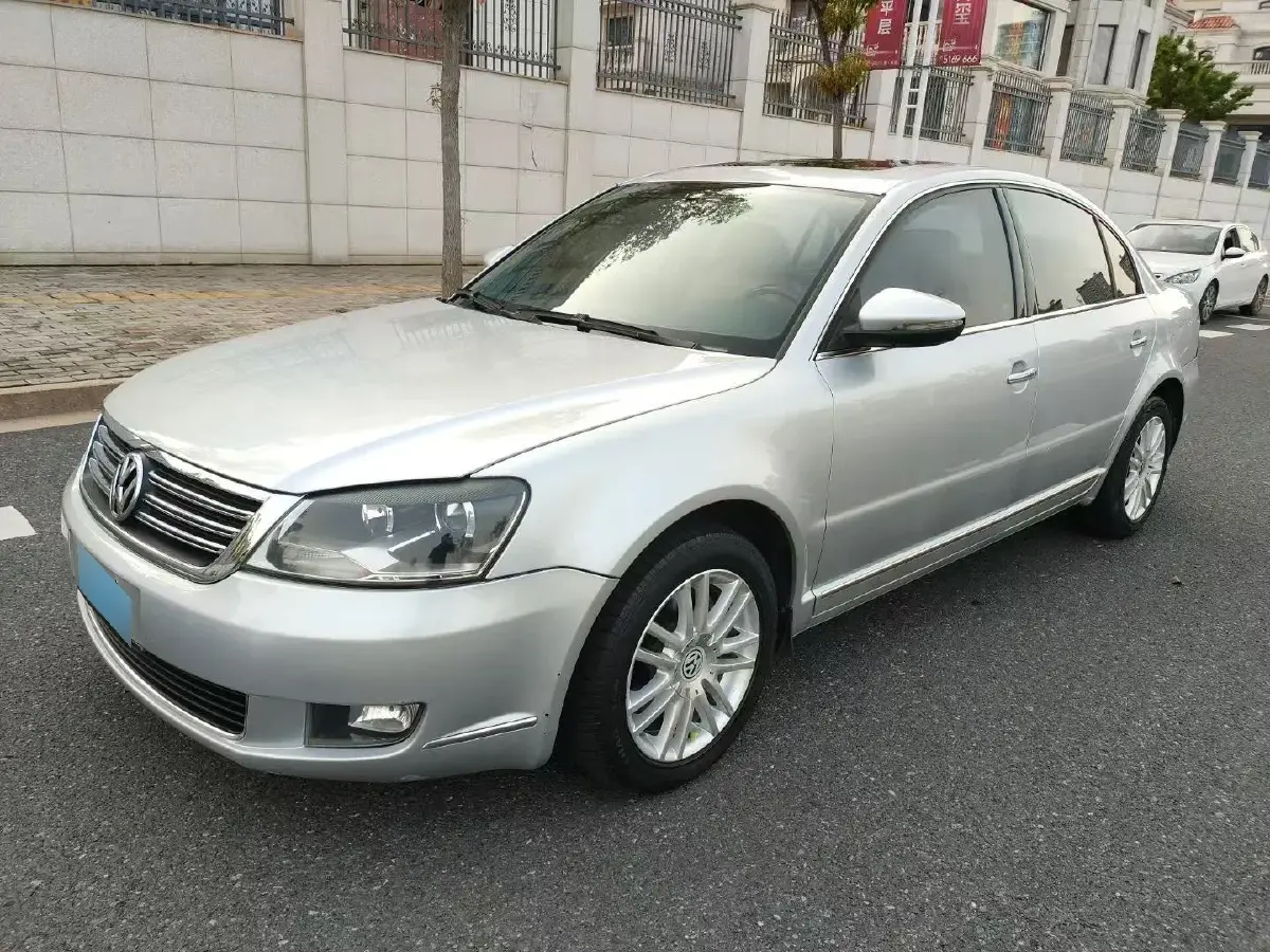 2011 Volkswagen Passat 1.8T 163HP L4 5AT