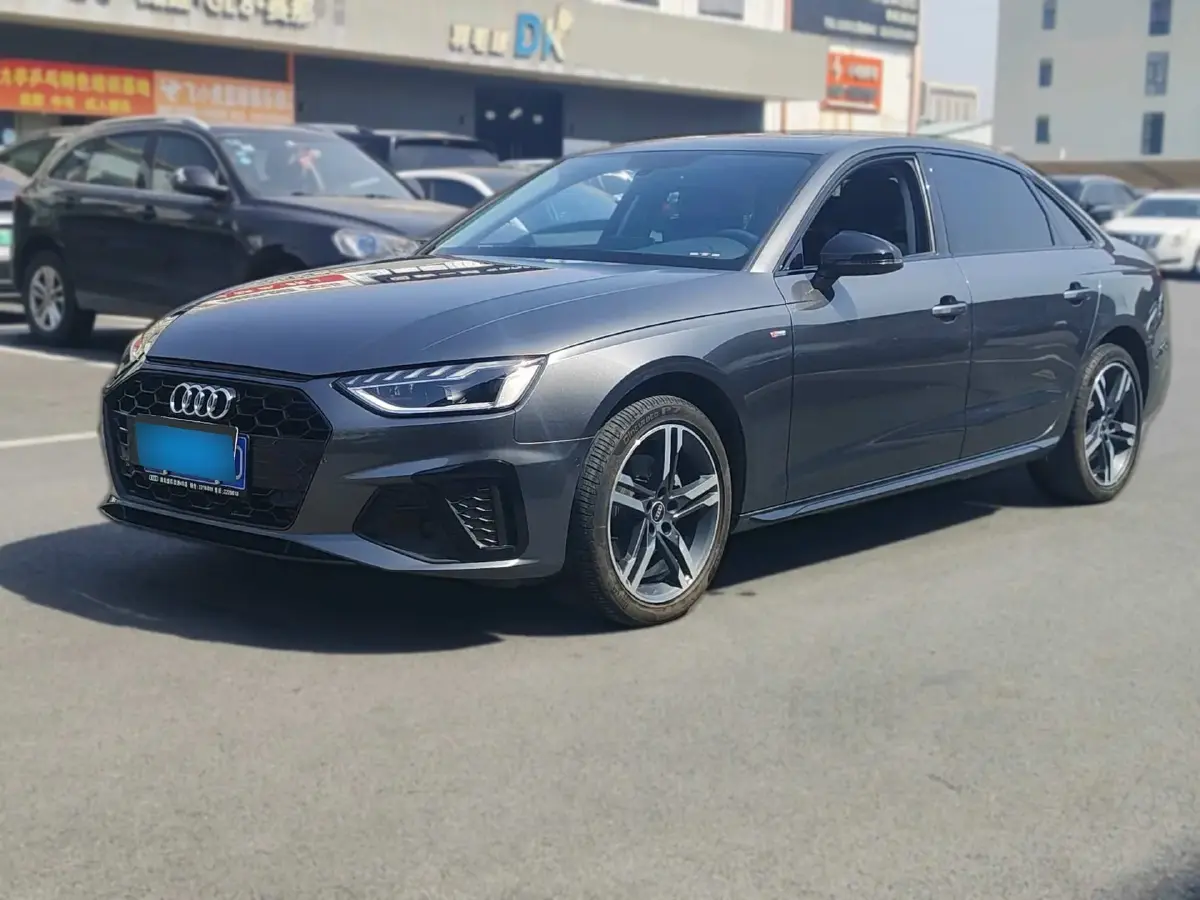 2022 Audi A4L 2.0T 190HP L4 7DCT