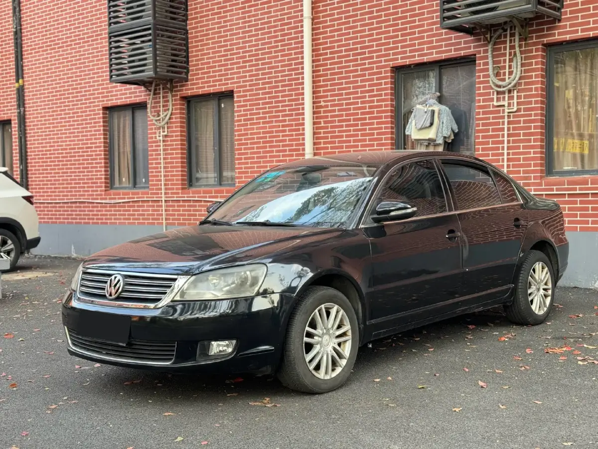 2011 Volkswagen Passat 1.8T 163HP L4 5AT