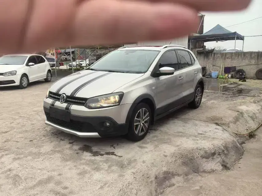 2012 Volkswagen Polo 1.6L 105HP L4 5MT