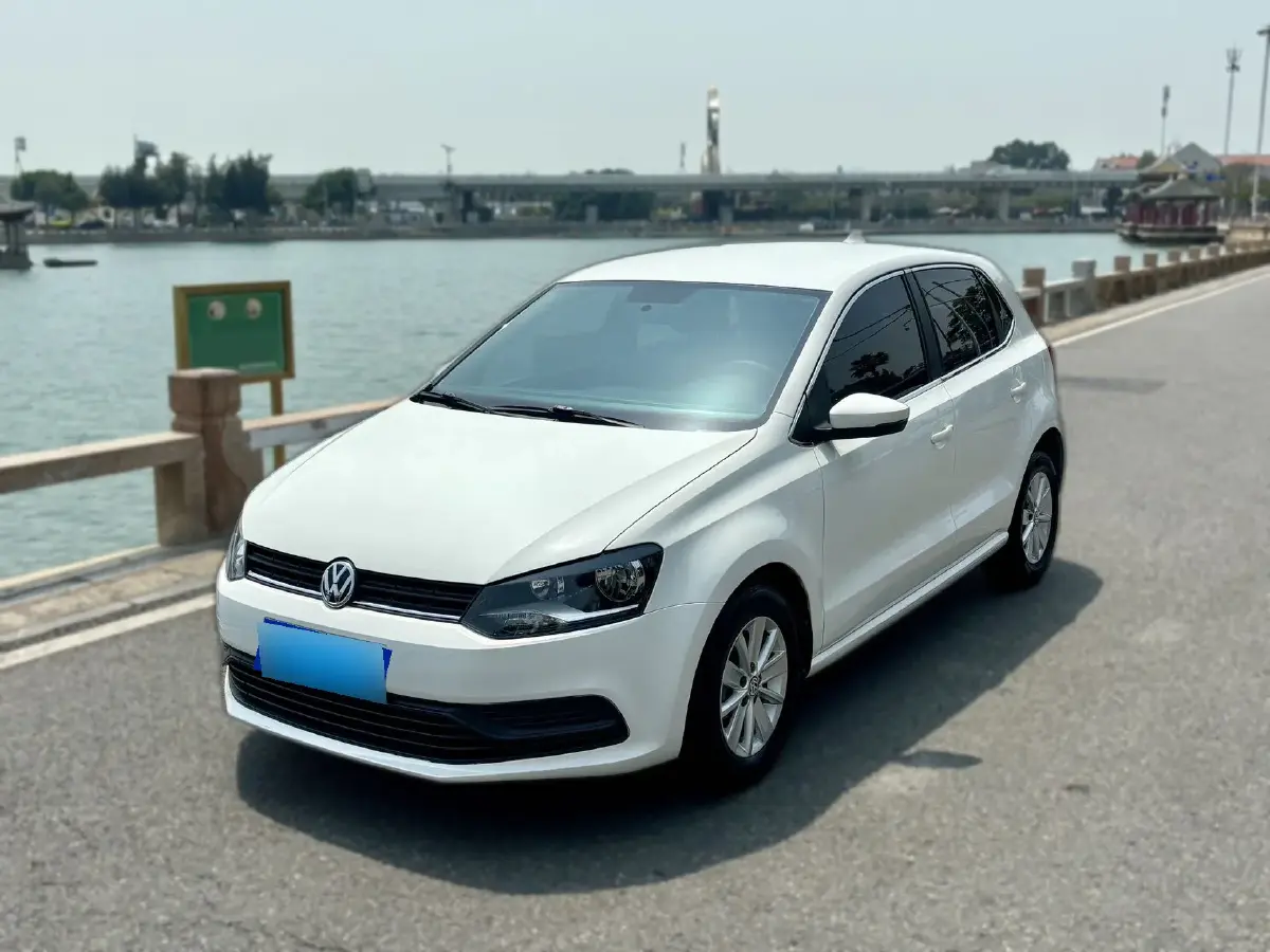 2016 Volkswagen Polo 1.4L 90HP L4 6AT 2016 Volkswagen Polo 1.4L 90HP L4 6AT