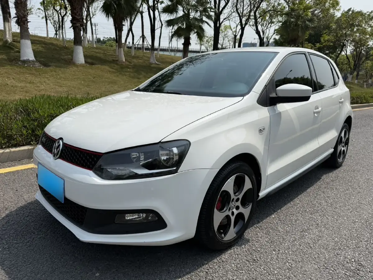 2012 Volkswagen Polo 1.4T 131HP L4 7DCT
