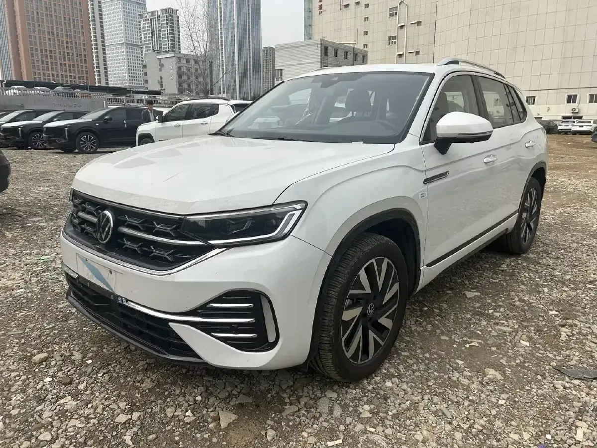 2023 Volkswagen Tayron 2.0T 220HP L4 7DCT