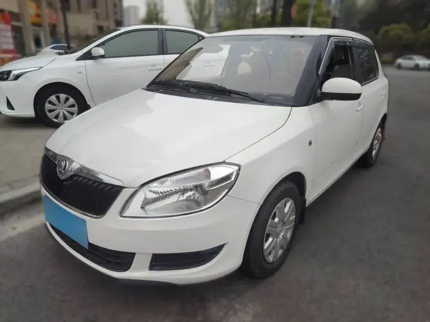 2014 Skoda Fabia 1.4L 86HP L4 5MT
