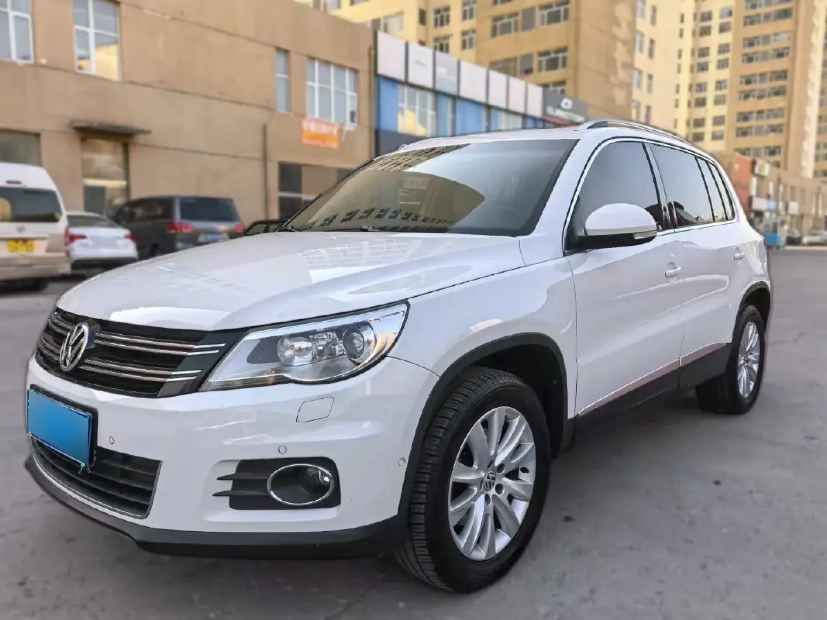 2010 Volkswagen Tiguan 2.0T 200HP L4 6AT