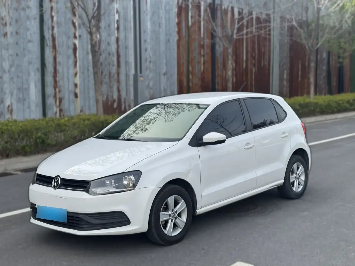 2016 Volkswagen Polo 1.4L 90HP L4 6AT