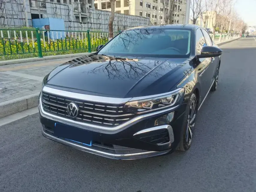 2022 Volkswagen Passat 2.0T 220HP L4 7DCT