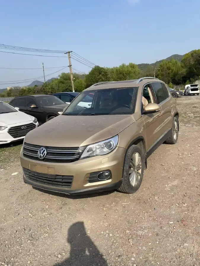 2012 Volkswagen Tiguan 2.0T 200HP L4 6AT