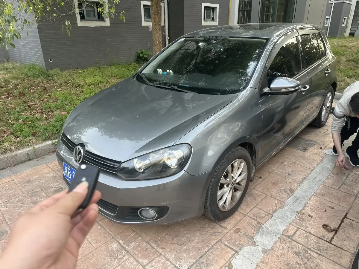 2012 Volkswagen Golf 1.6L 105HP L4 6AT