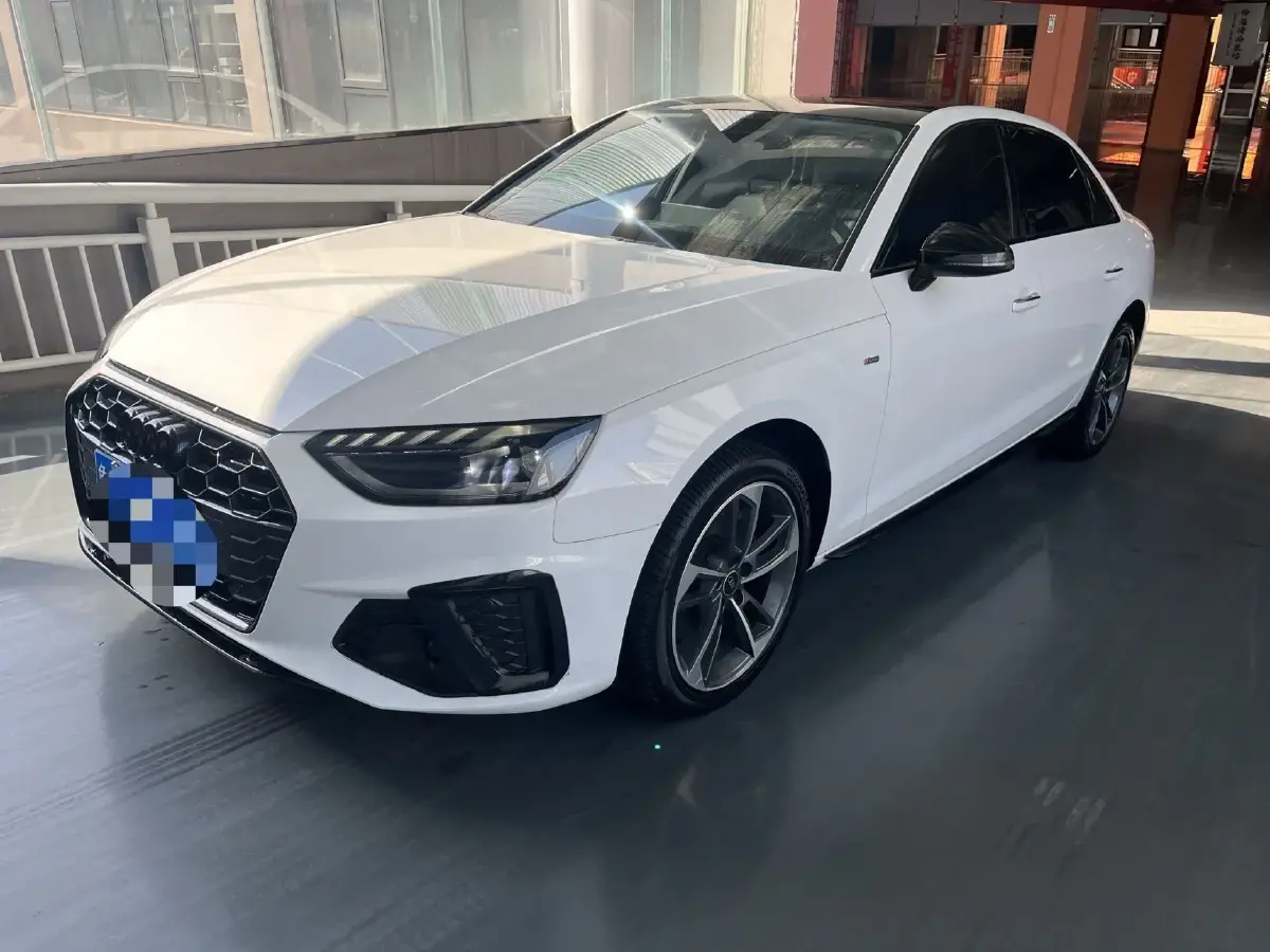 2022 Audi A4L 2.0T 190HP L4 7DCT