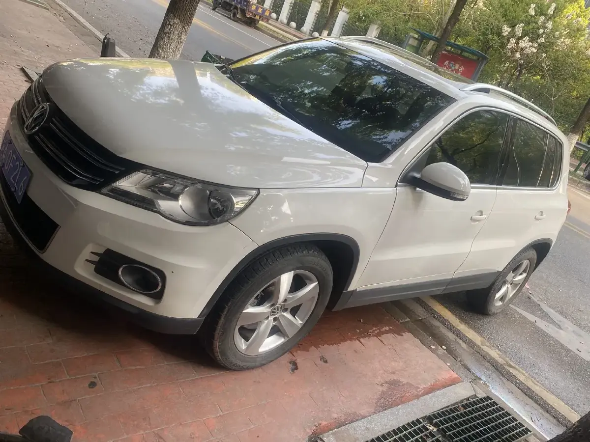 2012 Volkswagen Tiguan 1.8T 160HP L4 6AT