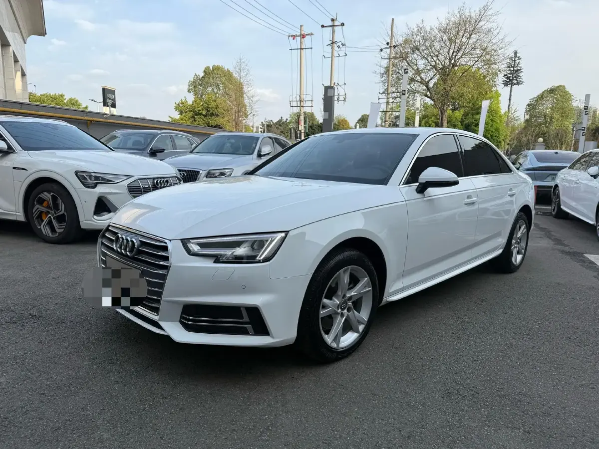 2017 Audi A4L 2.0T 190HP L4 7DCT