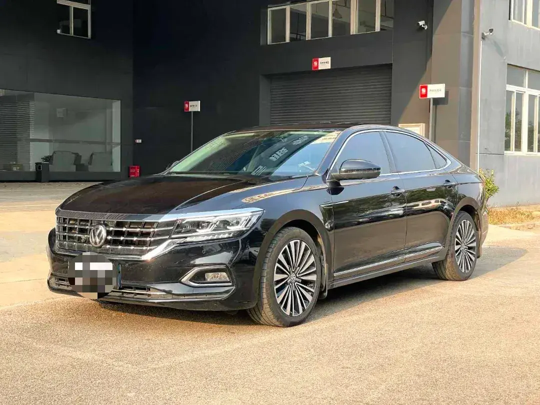 2019 Volkswagen Passat 2.0T 220HP L4 7DCT