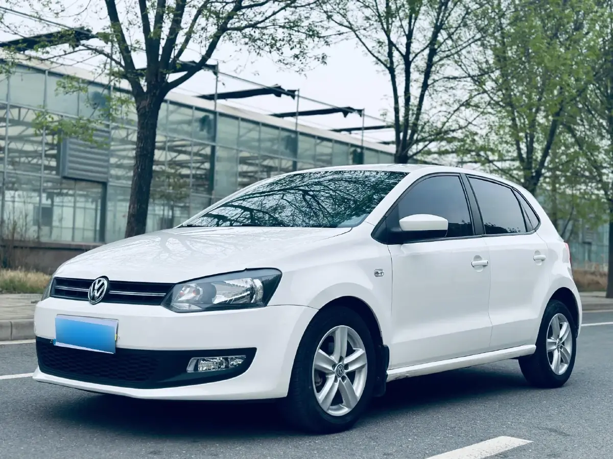 2011 Volkswagen Polo 1.4L 86HP L4 6AT