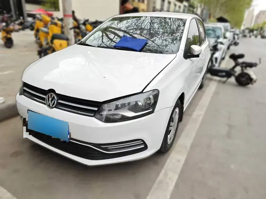 2016 Volkswagen Polo 1.4L 90HP L4 6AT