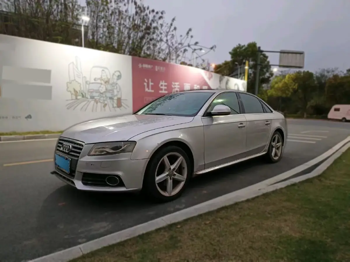 2010 Audi Q5 2.0T 211HP L4 7DCT