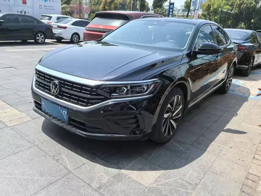 2023 Volkswagen Passat 2.0T 186HP L4 7DCT