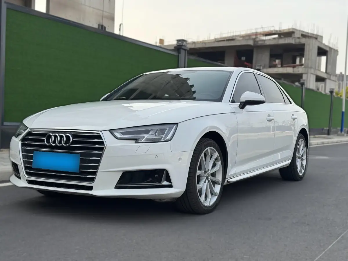 2017 Audi A4L 2.0T 190HP L4 7DCT