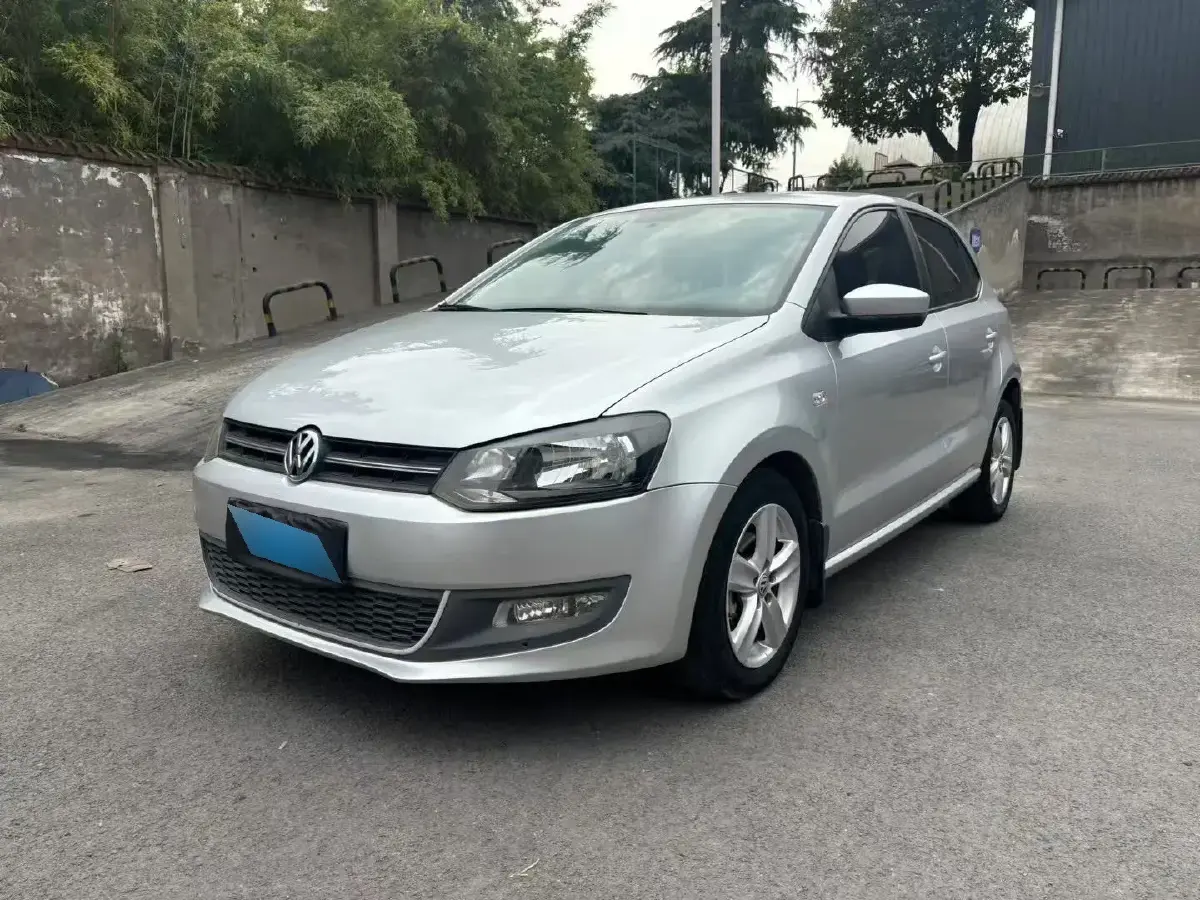 2011 Volkswagen Polo 1.4L 86HP L4 6AT