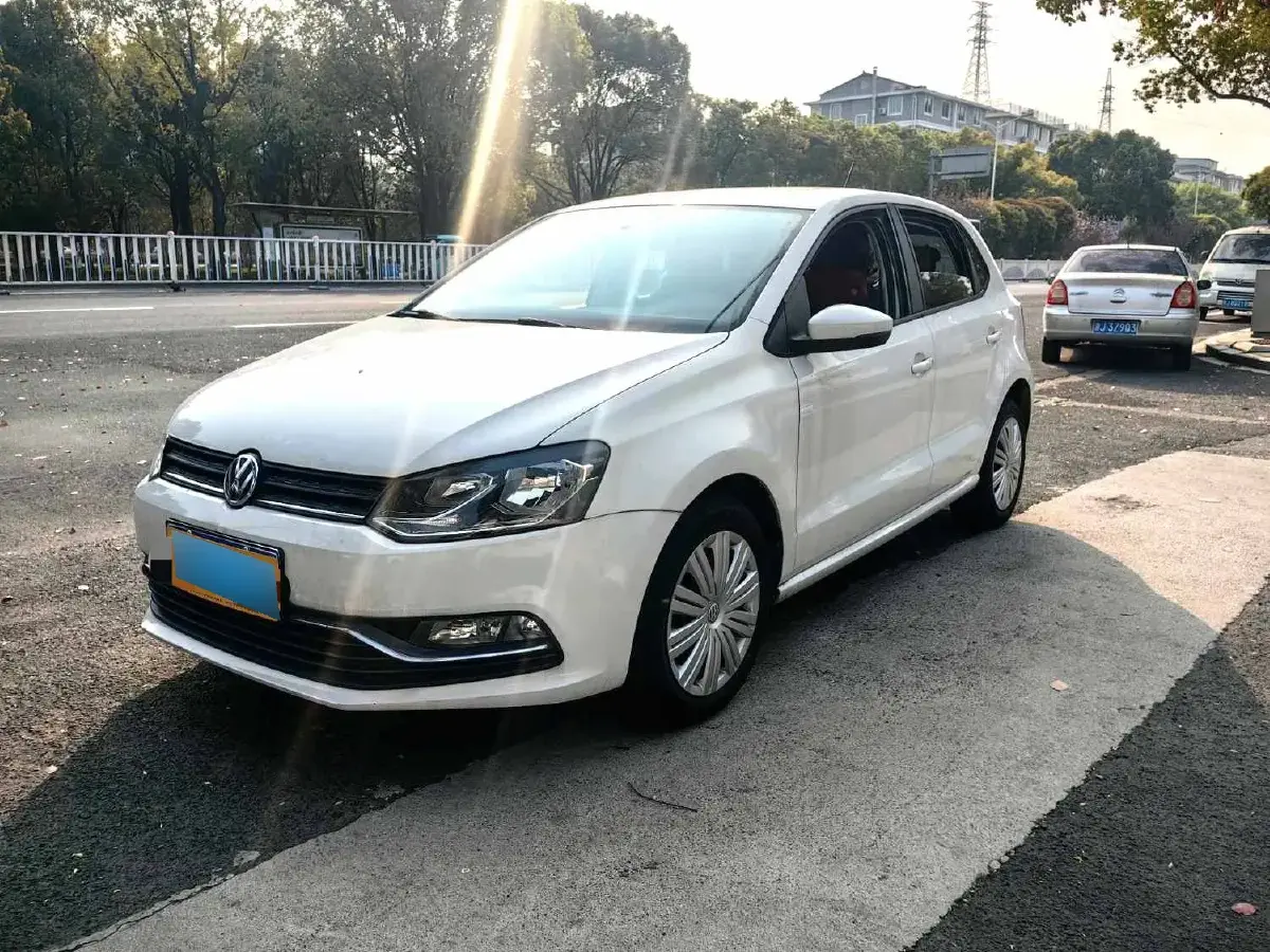 2016 Volkswagen Polo 1.6L 110HP L4 5MT