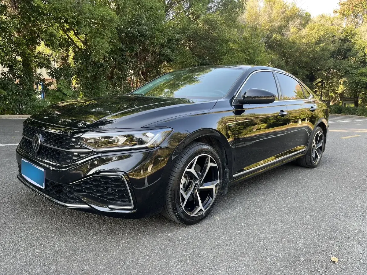 2023 Volkswagen Passat 2.0T 186HP L4 7DCT