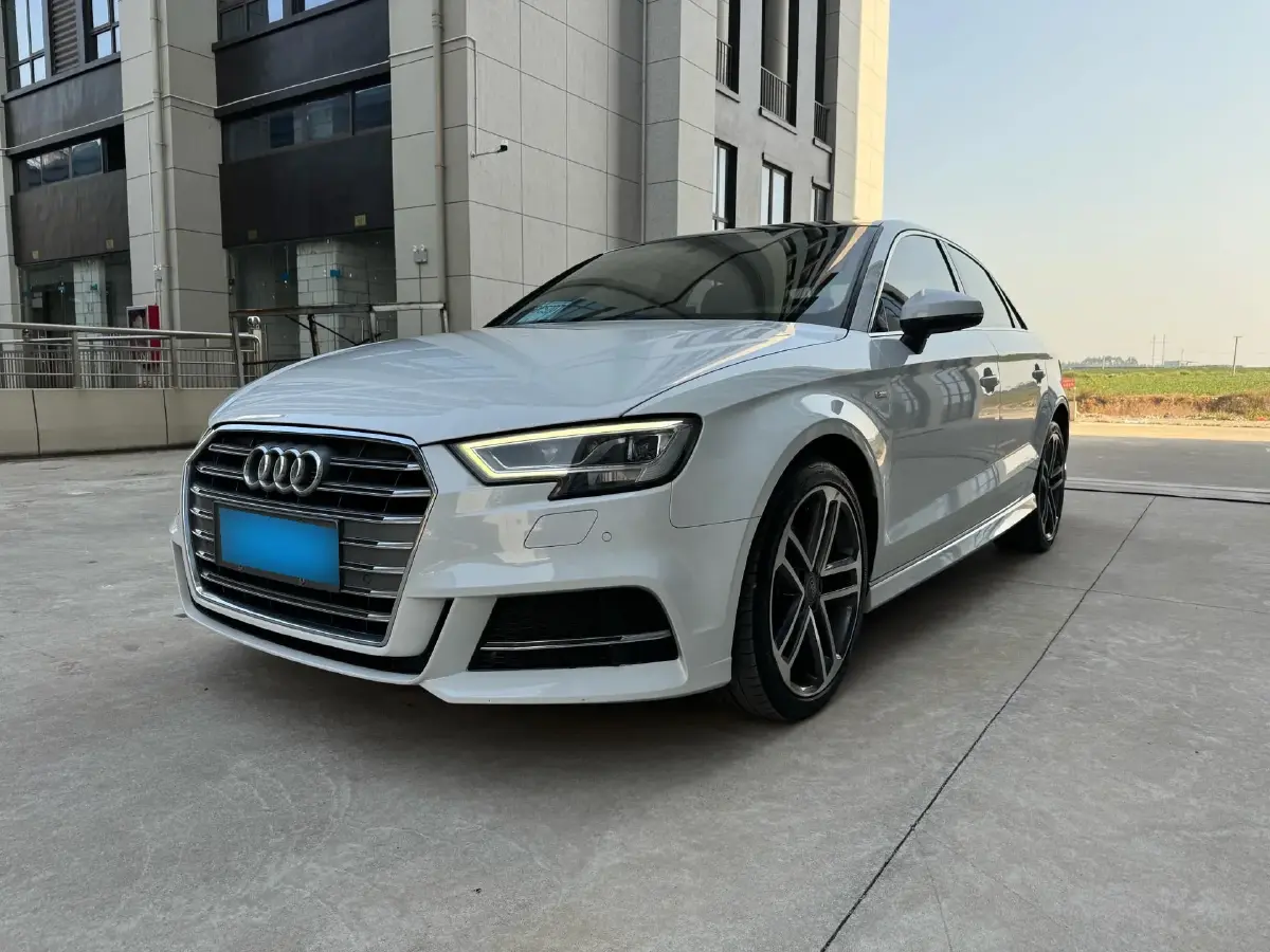 2025 Audi A3 1.5T 160HP L4 7DCT