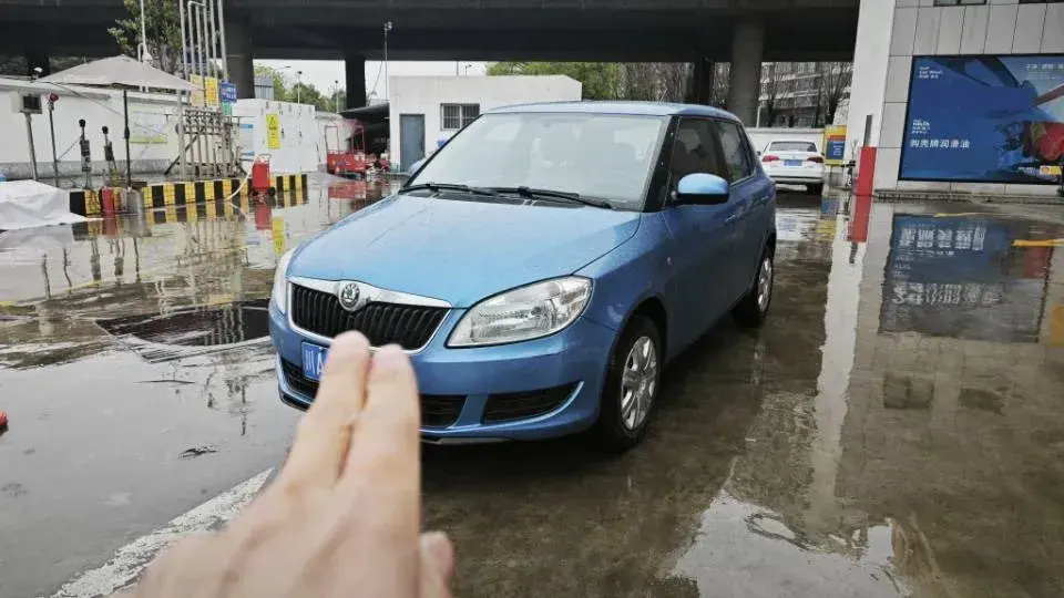 2012 Skoda Fabia 1.4L 86HP L4 5MT